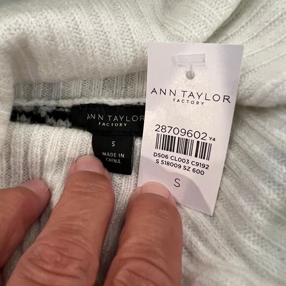 NWT Ann Taylor Winter White and Black Fairisle Turtleneck Soft Sweater - SMALL - Picture 7 of 8